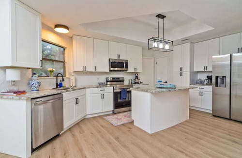Wetmore House | *Free Heated* Pool & Hot Tub, Large Home, King Bed