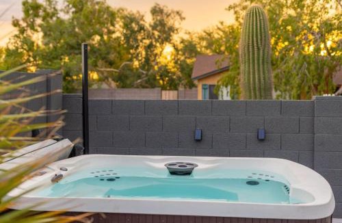 East Mesa House | Free Heated PoolHot TubKing BedSwing SetGames