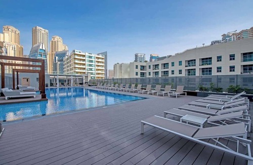 Dubai Marina Apartment | Free housekeeping visits during your stay - StayShort - Elegant & Bright Studio Retreat in Dubai Marina that Sleeps 3