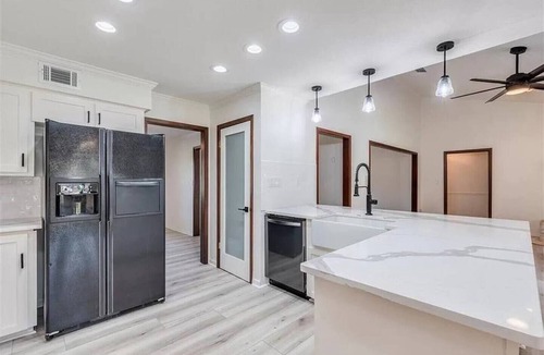 Hays House | FREE LIMO Private pool, Jacuzzi 9 acres compound Sleeps 5 rooms 4 bath 26