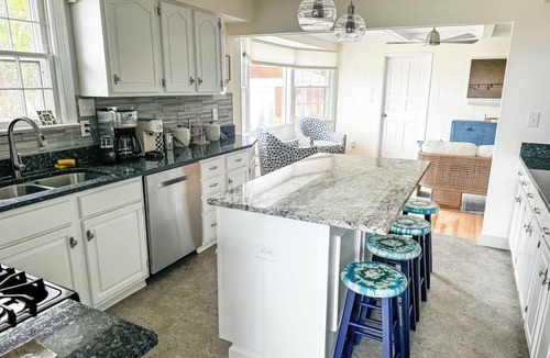 Sea Cottage Addition House | FREE Luxury Golf Cart - across from CC Beach