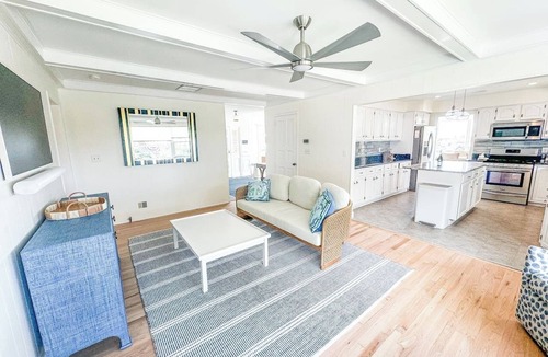 Sea Cottage Addition House | FREE Luxury Golf Cart - across from CC Beach