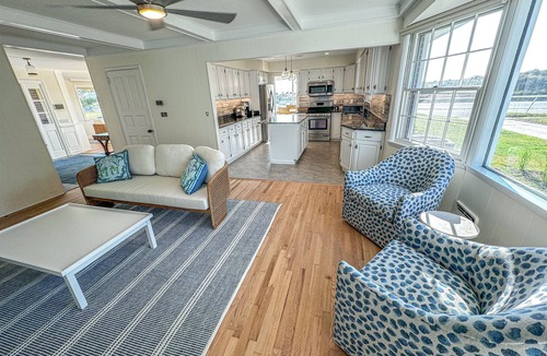Sea Cottage Addition House | FREE Luxury Golf Cart - across from CC Beach