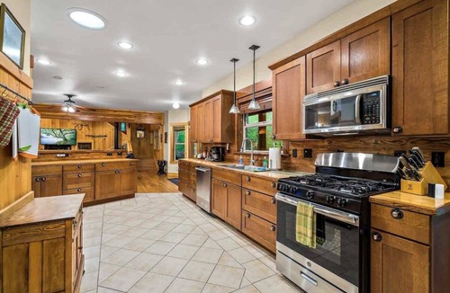 Paradise Estates Cabin | Free Night! 5bd-4bath+HotTub+Sauna+EV