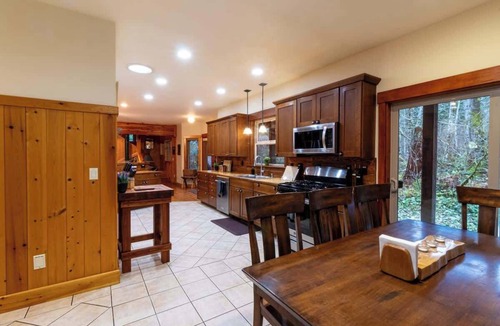Paradise Estates Cabin | Free Night! 5bd-4bath+HotTub+Sauna+EV