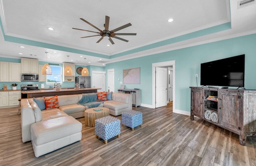 Crystal Beach House | FREE Night Promo in Description ● Lift ● Fire Pit ● Dog Friendly