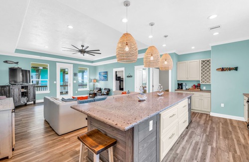 Crystal Beach House | FREE Night Promo in Description ● Lift ● Fire Pit ● Dog Friendly