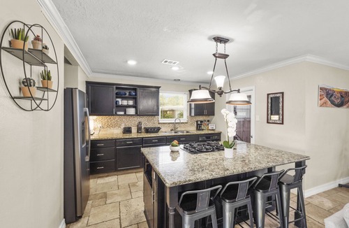 Edgebrook House | FREE NIGHT! Sleeps 14! Private Pool, Hot Tub