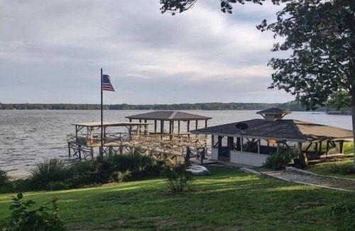 Hemphill Apartment | Free night! Weekday Special located directly on Toledo Bend Lake