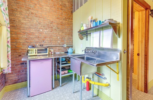 Smoketown Jackson Apartment | Free Off-Street Parking! Louisville ‘Side Shack’