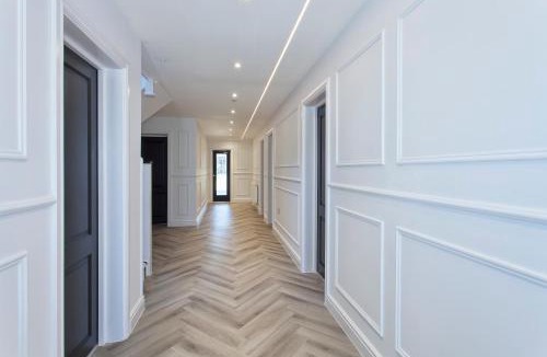 Woodley House | Free Parking 14-Bed Home Large Groups