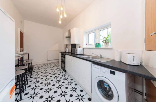Caversham Apartment | Free Parking | 2 Beds Studio | River Thames