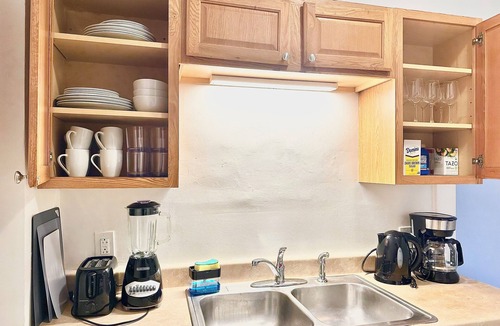 Oak Park Apartment | Free parking+20 min to downtown Chicago