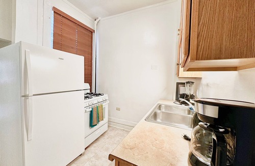Oak Park Apartment | Free parking+20 min to downtown Chicago