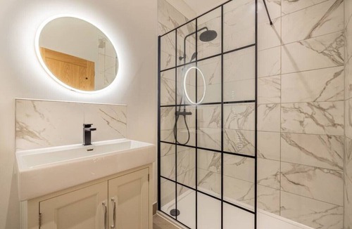 Redlynch House | |Free Parking|4BR|2.5BA|Sleeps8|