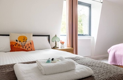 Redlynch House | |Free Parking|4BR|2.5BA|Sleeps8|