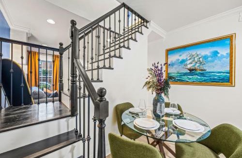 Old Town Alexandria Apartment | - Free Parking & 5-Min Walk To Metro - Book Now!