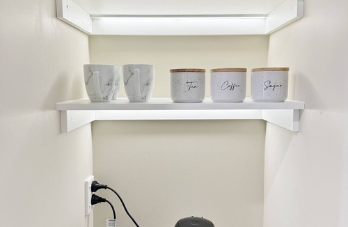 Newton Apartment | *Free parking, balcony, pool and spa*