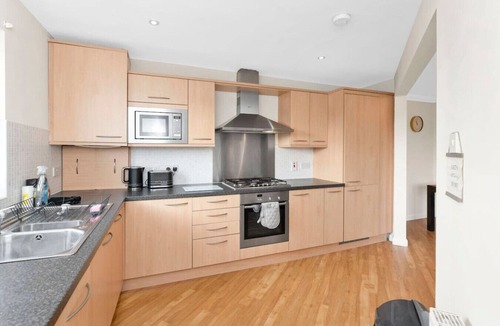 Livingston Apartment | Free Parking | Central | 2 Bedroom | 4 Guests