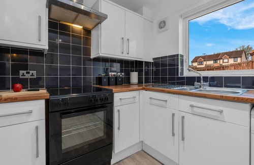 Livingston House | Free Parking | Central | Sleeps 5 | 2 Bedrooms