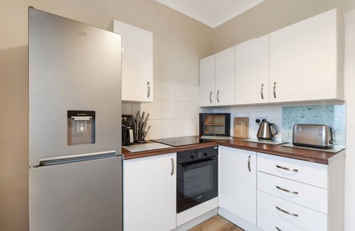 Bathgate Apartment | Free Parking | Central | Sleeps 6 | Great Location