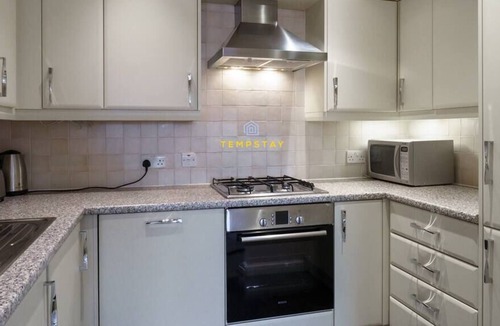 Reading Apartment | Free Parking - Central Reading - Easy Access to M4