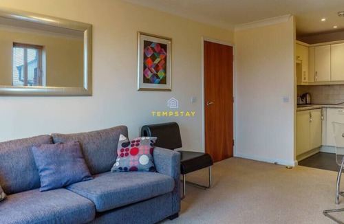 Reading Apartment | Free Parking - Central Reading - Easy Access to M4