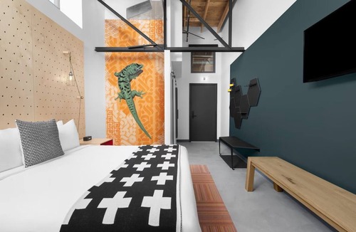 People's Freeway Hotel | Free Parking & Dog-friendly, Boulder Room at evo Hotel