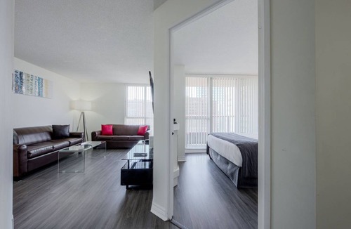 Bay Street Corridor Apartment | Free Parking Giant 2 Bedroom 2 Bathroom Bay St. Condo walk to Sick Kids Hospital