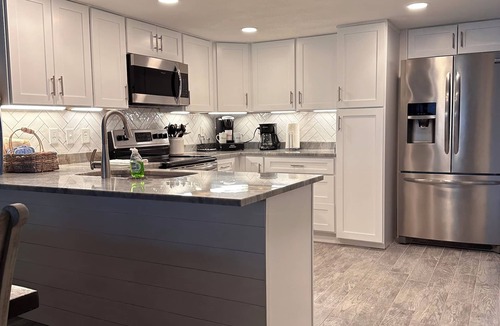 Orange Beach House | Free parking - Gulf-Front - steps to the beach - 3 bed/3 bath = perfect!