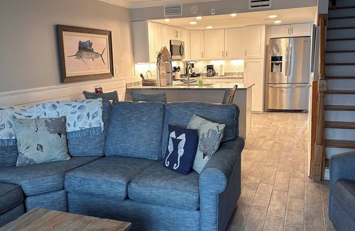 Orange Beach House | Free parking - Gulf-Front - steps to the beach - 3 bed/3 bath = perfect!