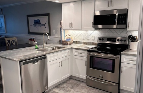 Orange Beach House | Free parking - Gulf-Front - steps to the beach - 3 bed/3 bath = perfect!