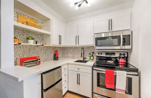 North Bay Village Condo | Free Parking | Modern Studio