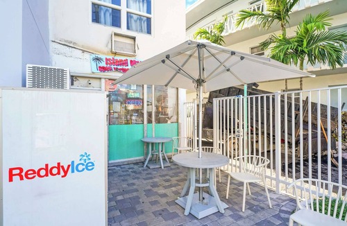 North Bay Village Condo | Free Parking | Modern Studio