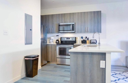 Golden Glades Condo | Free Parking | Modern 2-Floor Townhouse