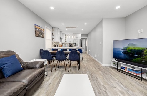 Bayonne Apartment | FREE Parking Modern Duplex King Beds near EWR& NYC