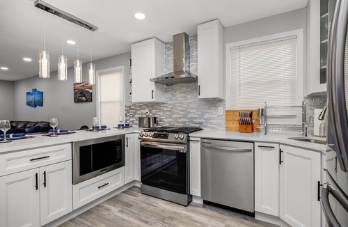 Bayonne Apartment | FREE Parking Modern Duplex King Beds near EWR& NYC
