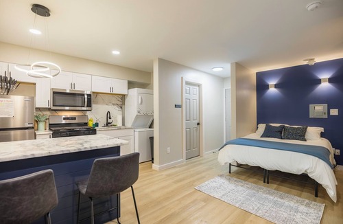 Medical District Apartment | FREE Parking Modern Studio - Downtown Medical District