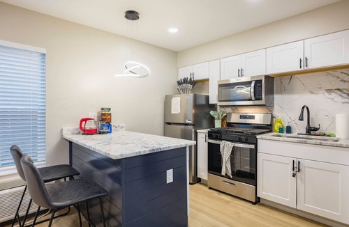 Medical District Apartment | FREE Parking Modern Studio - Downtown Medical District