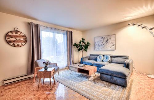 Pierrefonds-Roxboro Apartment | Free Parking! Montreal Comfort Value Convenience! Full Kitchen, Fast Wifi, Workspace, Smart TV!