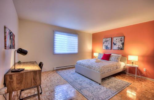 Pierrefonds-Roxboro Apartment | Free Parking! Montreal Comfort Value Convenience! Full Kitchen, Fast Wifi, Workspace, Smart TV!