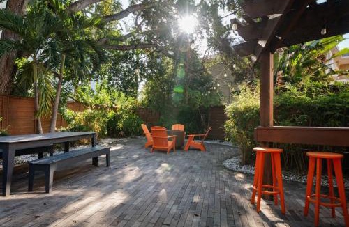 Bayshore Gardens Apartment | Free Parking - Pool - Bayshore Resort-Style 2BD