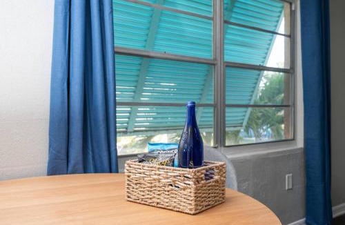Bayshore Gardens Apartment | Free Parking - Pool - Bayshore Resort-Style 2BD
