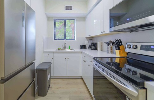 East Little Havana Apartment | Free Parking | Prime Location Calle Ocho | Apt