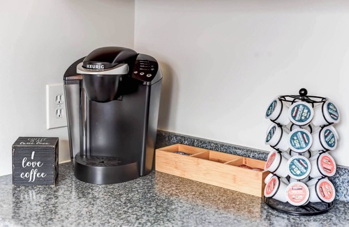 Addison Heights Apartment | FREE Parking! Walk to METRO! Arlington 2 BR House