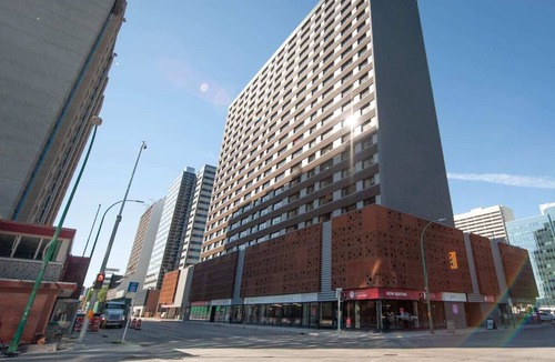 Downtown Winnipeg Apartment | Free Parking & Wi-Fi! One Bedroom Luxury Suite