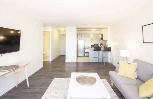 Downtown Winnipeg Apartment | Free Parking & Wi-Fi! One Bedroom Suite