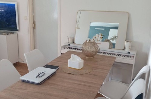 Plein Sud Apartment | Free room/parking and bus in front