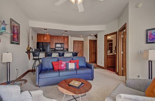 The Highlands Condo | Free SkyCard Act-Fitness Center, Gas Fireplace - Highland Greens Lodge 305