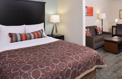Far North Dallas Apartment | Free Wi-Fi + Free Breakfast Buffet + Outdoor Pool | Comfy Studio